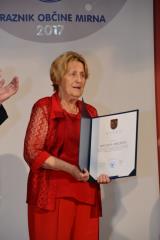 Mirna, prva podelitev obcinskih priznanj, 30062017, zahvala Pavlini Hrovat, foto Lapego (8)